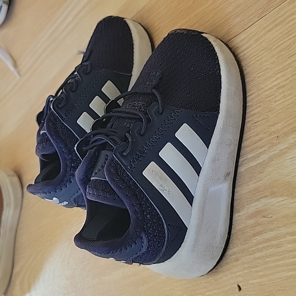 Adidas sneakers size 4k toddler